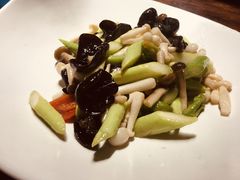 笋尖口蘑炒秋耳-南山酒肆(南山董事绘店)