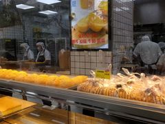 面包甜点陈列柜-鲍师傅糕点(江苏路店)