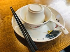 餐具摆设-杭百味·大众精选杭帮菜(西湖音乐喷泉店)