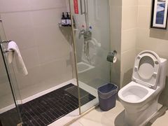 -武汉光谷广场杨家湾地铁站怡程酒店