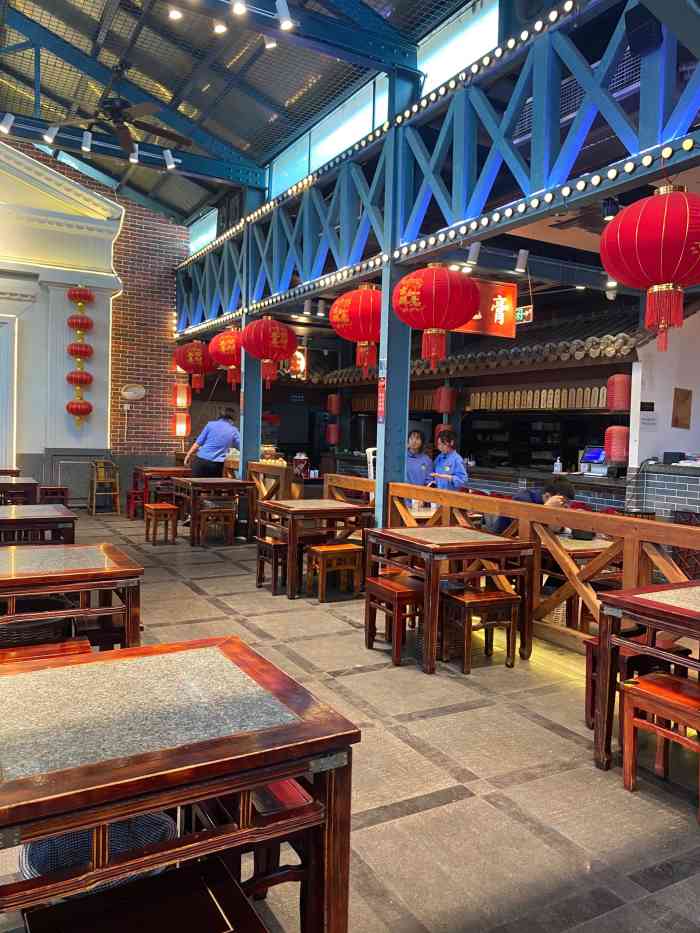 天津卫码头(水上公园店)-"[服务]片区服务员还可以,有个上点年纪的.