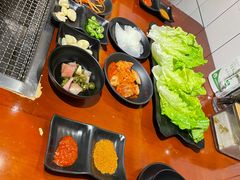 -肉甲韩国木炭烤肉(新壹街1店)