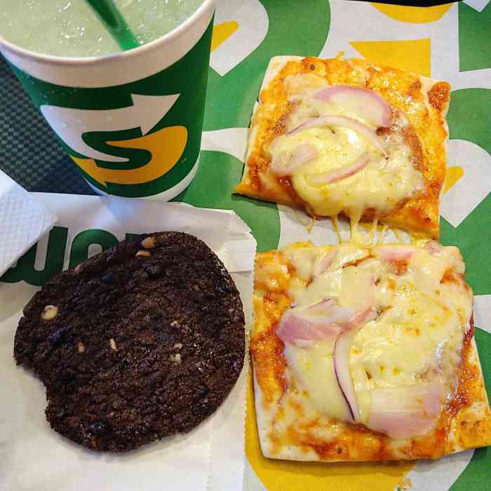 赛百味subway(公平路店)-"汉堡包惊艳,自己可以加很多东西,一个汉堡.