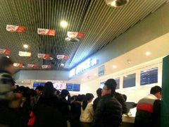 售票处排队人还不少！-中影国际影城(宁波江北来福士店)