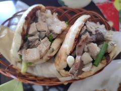 -金卯白肉罩火烧