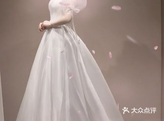 乌鲁木齐婚纱店  集美们那款更适合户外婚礼