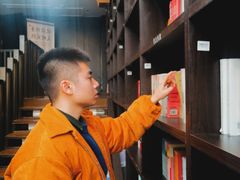 -钟书阁(松江泰晤士小镇店)