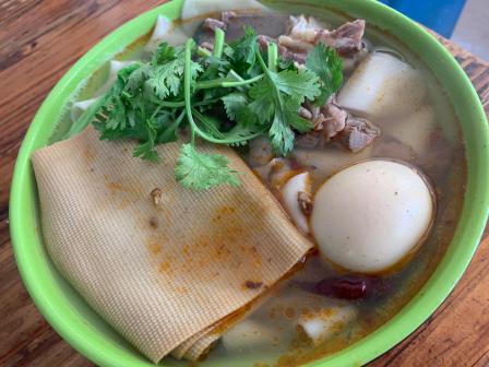 太和羊肉板面(前网新村店)-"主打羊肉板面板面宽宽厚厚滑滑的 吃起来.