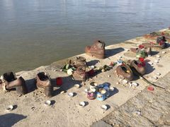 -多瑙河畔鞋履雕塑