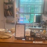 老板姐姐从国外回来，也有这自己对于咖啡与甜品独特的见解