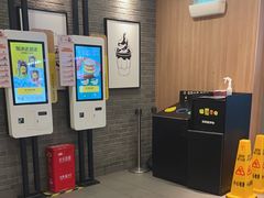 -麦当劳(上海虹桥站30B检票口楼上)