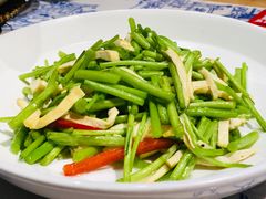 芦蒿炒豆干-江南韵·无锡太湖文化体验餐厅(凤凰天街店)