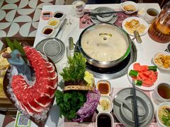 -洪氏嗨捞·广东猪肚鸡·椰子鸡火锅(西咸万象城店)