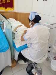 -靓芙泉专研痘痘肌