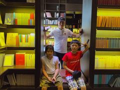 -钟书阁(松江泰晤士小镇店)