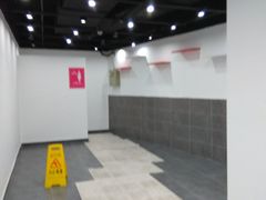 -虹桥河滨花园会所游泳馆