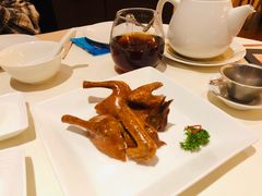 润烧盐香乳鸽-利苑酒家(合景国际金融广场店)