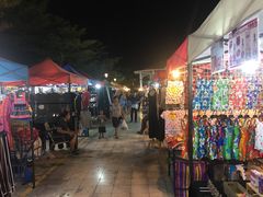 -席娜卡琳火车铁道夜市