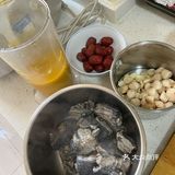 自制金鸡汤，家里只有乌鸡，有点影响颜值，味道还是很不