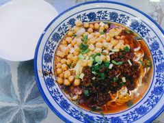 -渝之汇牛肉豌杂面