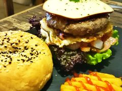 -HIGH FIVE哈福手工汉堡(桂林路店)