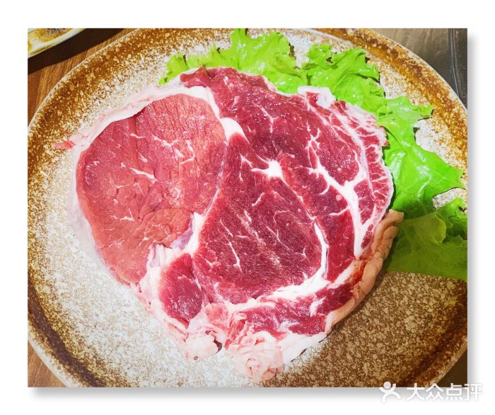 大油嘴碳烤油边大块肉图片