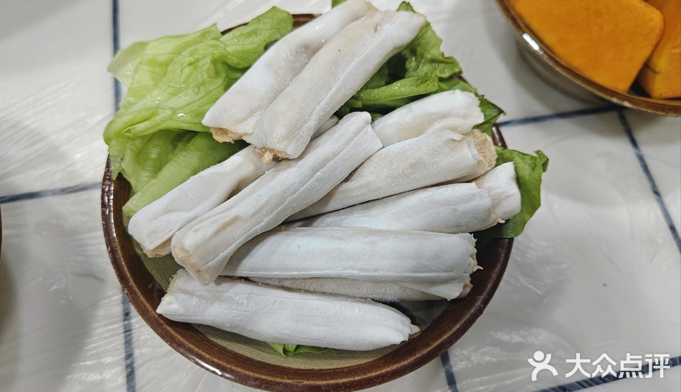 特别是他们家的锅底，真的巨无敌好吃，特别的鲜香麻辣