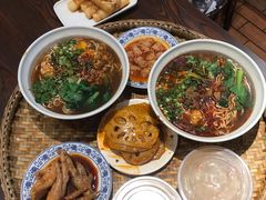 -爆炸头阿姨小四川正宗川味小吃(无任何分店)