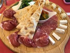 布拉塔芝士配帕尔玛火腿-小蕃茄意大利餐厅(开发区时尚天街店)