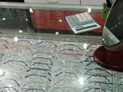 -朱师傅眼镜·蔡司·依视路·尼康(市先进店)