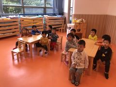 -小门牙好性格托育(北外滩中心)