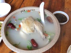 参鸡汤-百年石锅饭·朝鲜族传统民餐