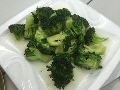 清炒西兰花-做了不起的80后