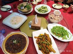 芦蒿炒肉丝-双东酒店(东关街店)