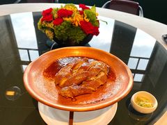 招牌铜盘香草火焰鸡-三号黄浦会Canton Table