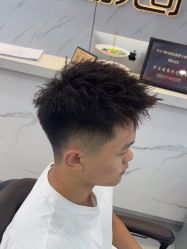 -尤司男士国潮理发馆