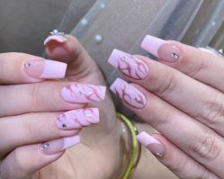 -花岐款式专研健康美甲沙龙