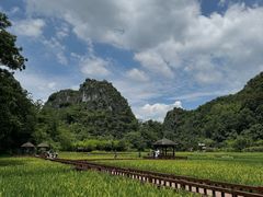 -高荡千年布依古寨旅游景区