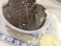 龟苓膏加炼乳-百花传统甜品店(原址店)