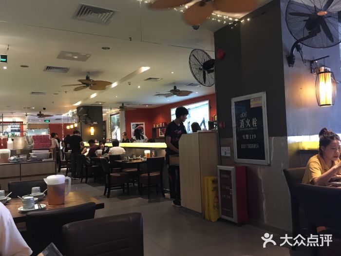 大头虾越式风味餐厅(光明广场店)大堂图片