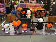 -LINE FRIENDS Garosu-gil Flagship Store