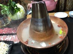 -果松木炭酸菜铜火锅·外婆参鸡汤