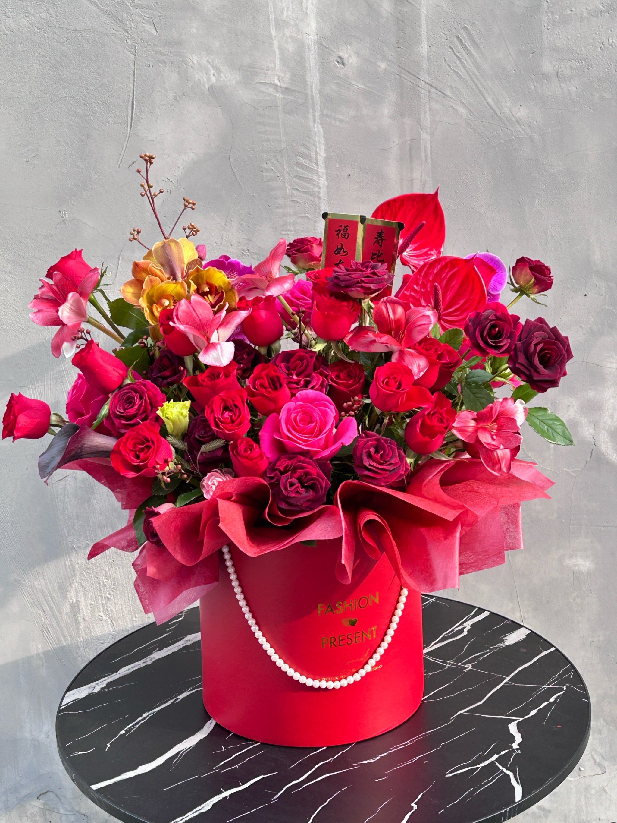 荆州最美妈妈收到的鲜花抱抱桶