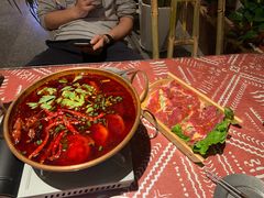 昆明寻甸酸菜牛肉火锅-云边嬢嬢·云南野料现摏火锅