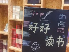 -新华里咖啡书吧(新华书店小寨店)