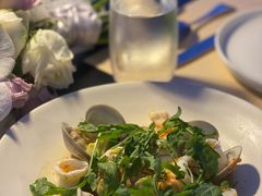 温热海鲜沙拉配牛油果-Mercato莫卡多露台餐厅与酒吧(K11店)