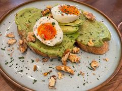 牛油果煮蛋吐司-RAC BAR(安福路店)