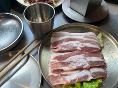 -围炉肉舍•炭烤活鳗•丹东海鲜烤肉(步行街店)