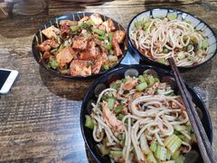 -玲玲米粉·新疆现炒米粉(大十字总店)