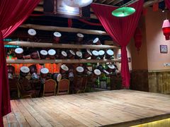 -老滇山寨•云南特色菜•地方菜•民族风情歌舞表演(金碧店)